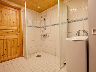 Dusche und Waschmaschine